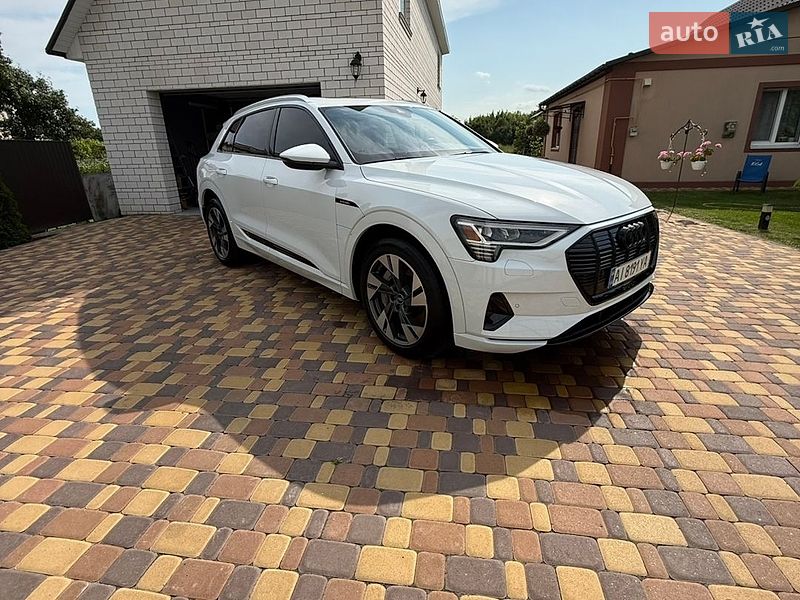Внедорожник / Кроссовер Audi e-tron 2020 в Березане