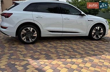 Внедорожник / Кроссовер Audi e-tron 2020 в Березане