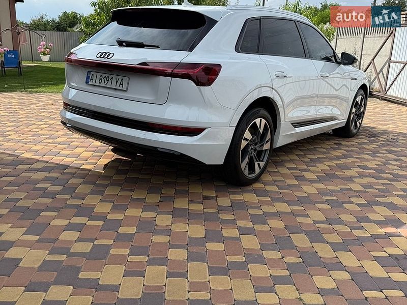 Внедорожник / Кроссовер Audi e-tron 2020 в Березане