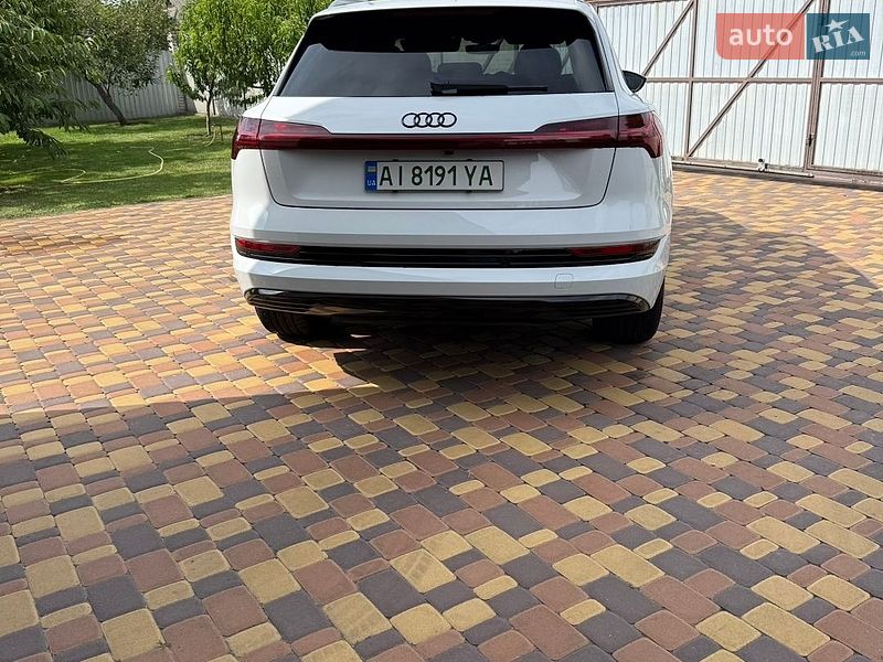 Внедорожник / Кроссовер Audi e-tron 2020 в Березане