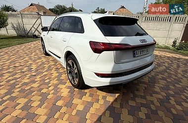 Внедорожник / Кроссовер Audi e-tron 2020 в Березане
