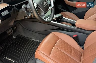 Внедорожник / Кроссовер Audi e-tron 2020 в Березане