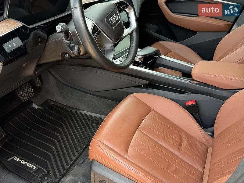 Внедорожник / Кроссовер Audi e-tron 2020 в Березане