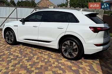 Внедорожник / Кроссовер Audi e-tron 2020 в Березане
