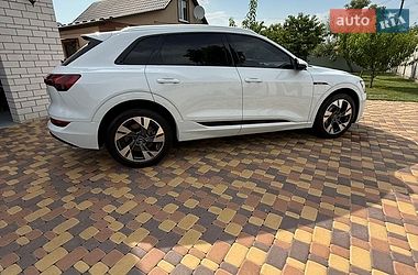 Внедорожник / Кроссовер Audi e-tron 2020 в Березане