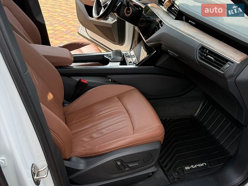 Внедорожник / Кроссовер Audi e-tron 2020 в Березане