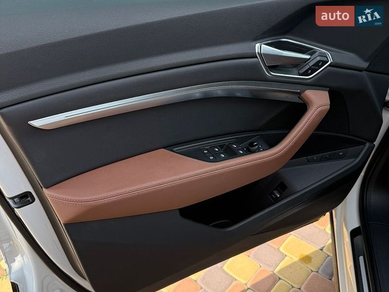 Внедорожник / Кроссовер Audi e-tron 2020 в Березане
