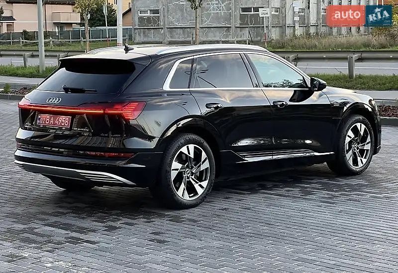 Внедорожник / Кроссовер Audi e-tron 2021 в Новоселице