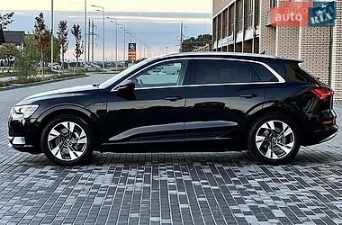 Внедорожник / Кроссовер Audi e-tron 2021 в Новоселице