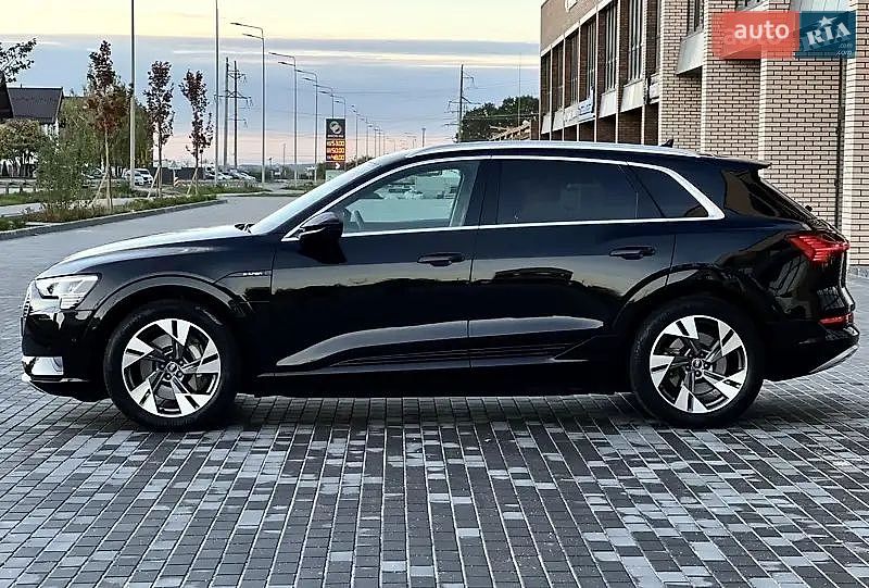 Внедорожник / Кроссовер Audi e-tron 2021 в Новоселице