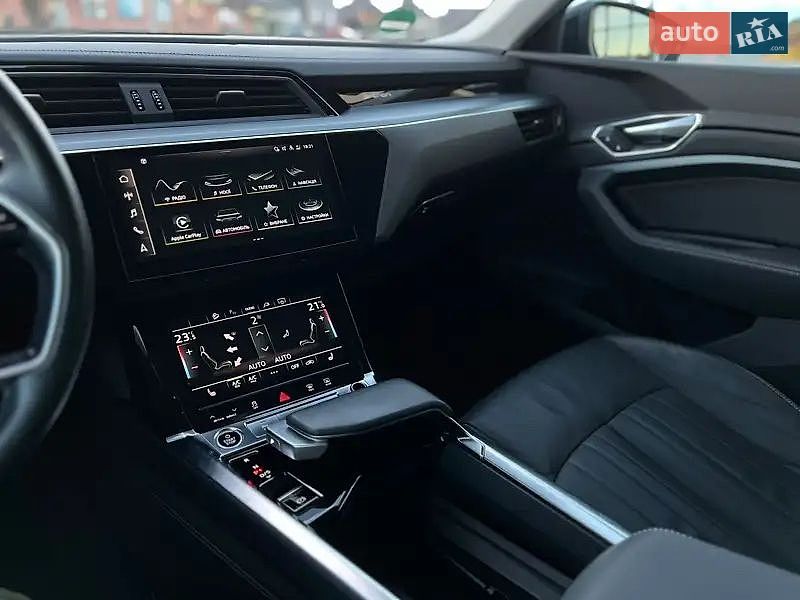 Внедорожник / Кроссовер Audi e-tron 2021 в Новоселице