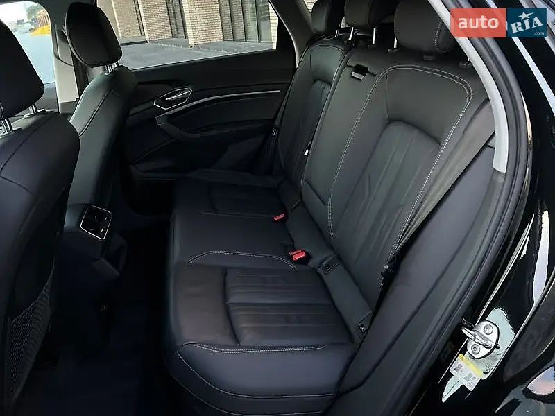 Внедорожник / Кроссовер Audi e-tron 2021 в Новоселице