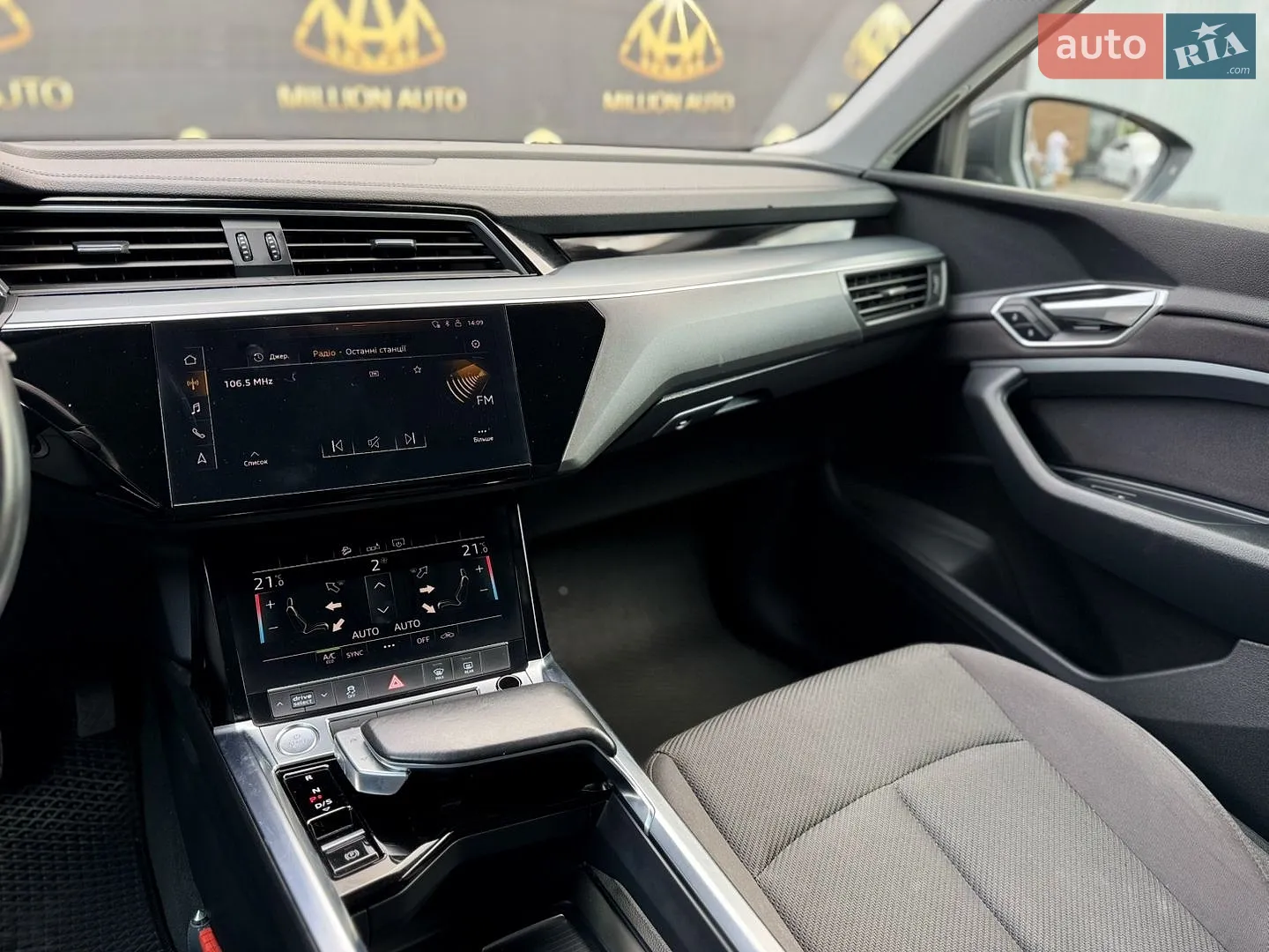 2020 Audi e-tron - мініатюра 21