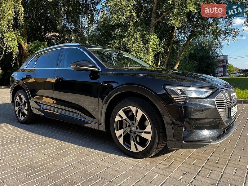 Позашляховик / Кросовер Audi e-tron 2019 в Рівному