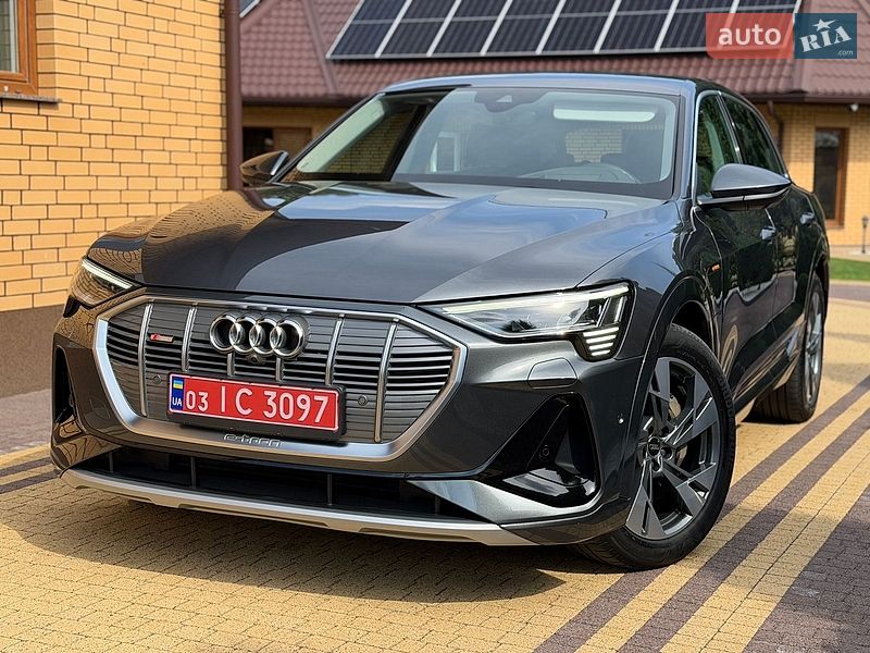 Позашляховик / Кросовер Audi e-tron 2022 в Луцьку