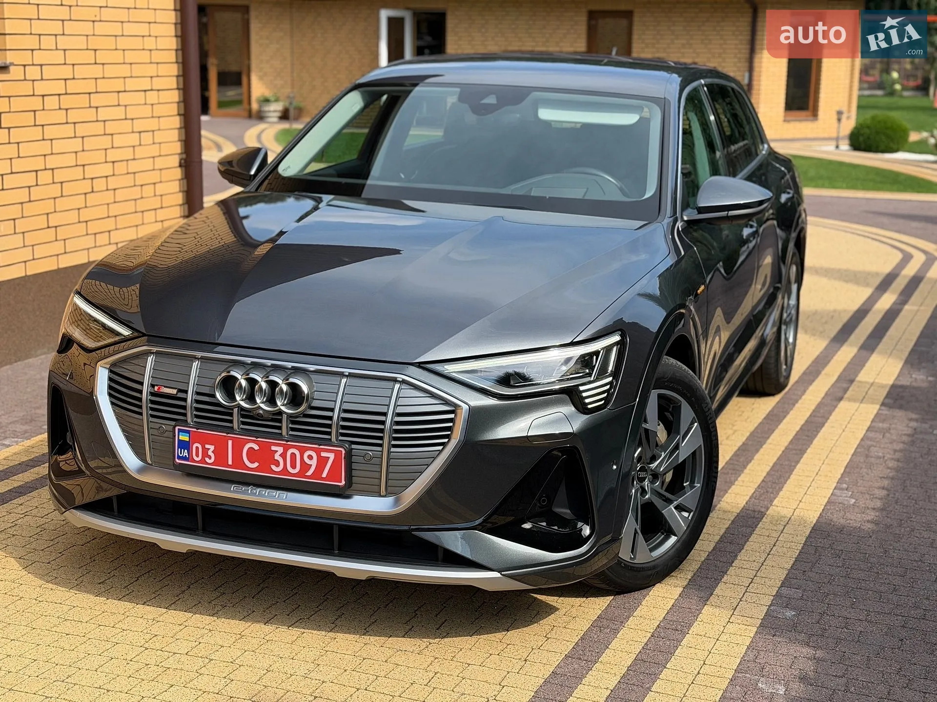 2022 Audi e-tron - фото 1
