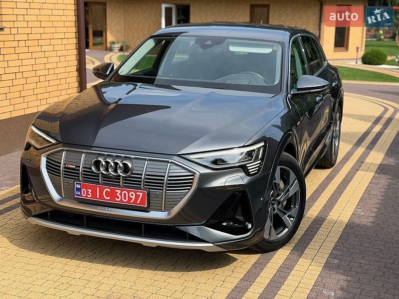 Позашляховик / Кросовер Audi e-tron 2022 в Луцьку