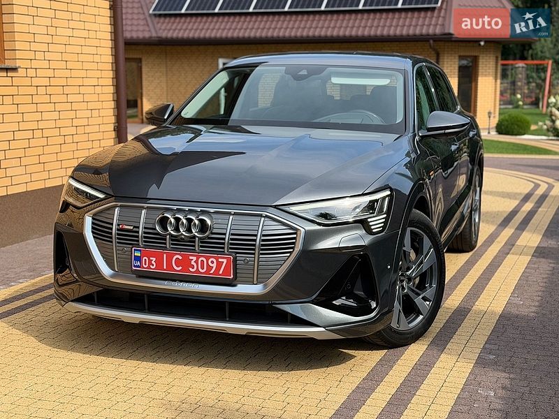 Позашляховик / Кросовер Audi e-tron 2022 в Луцьку