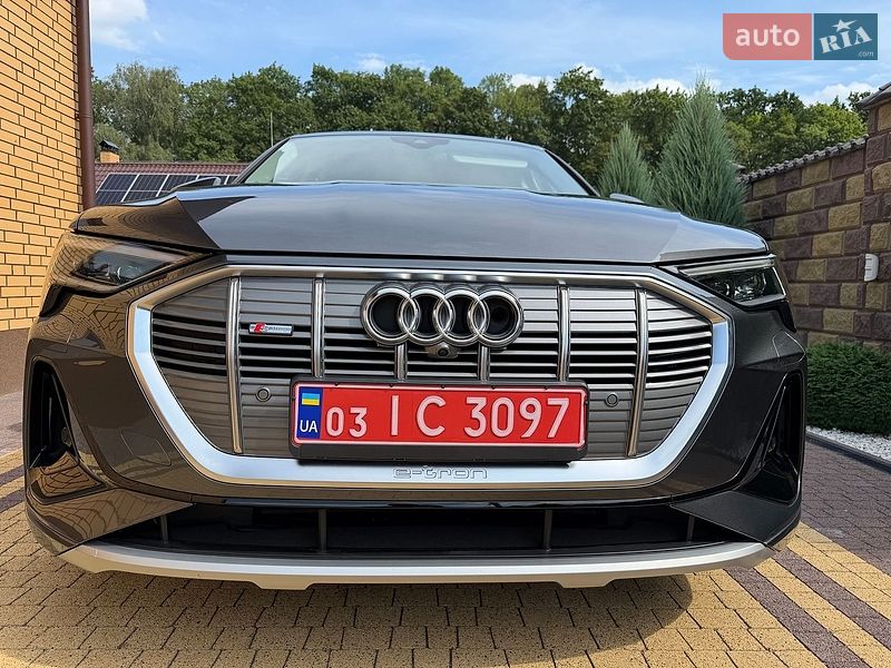 Позашляховик / Кросовер Audi e-tron 2022 в Луцьку