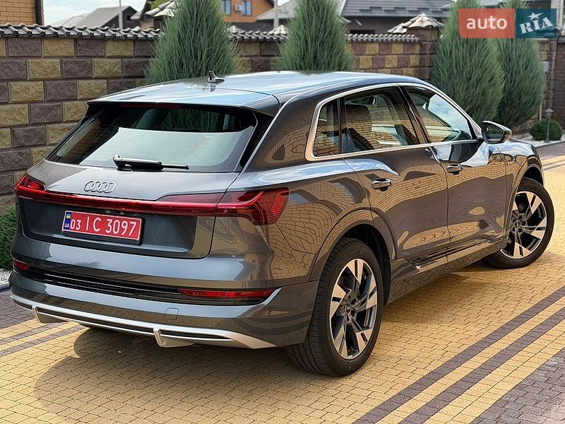 Позашляховик / Кросовер Audi e-tron 2022 в Луцьку