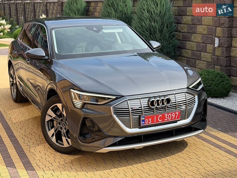 Позашляховик / Кросовер Audi e-tron 2022 в Луцьку