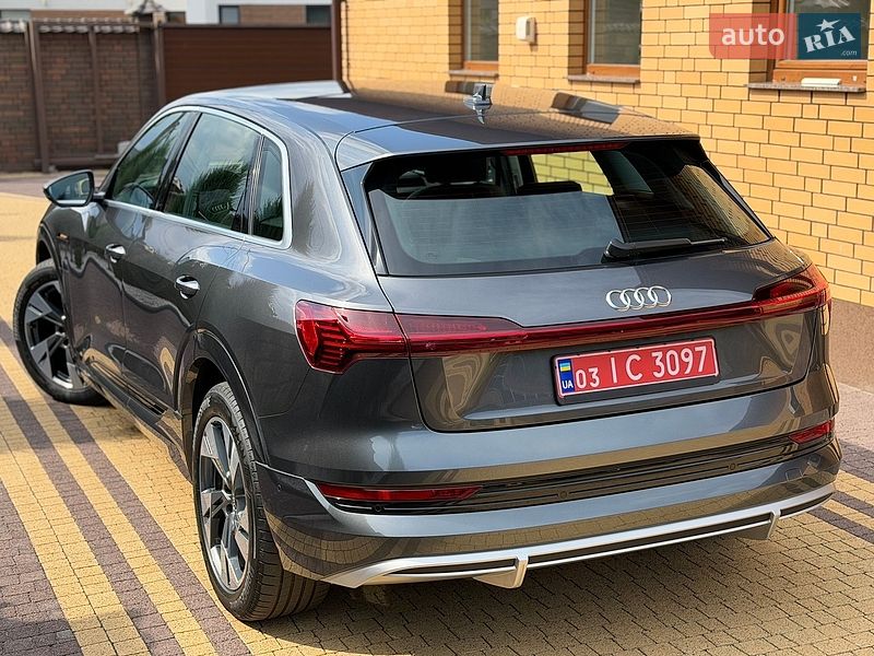 Позашляховик / Кросовер Audi e-tron 2022 в Луцьку