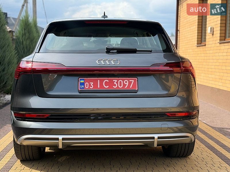 Позашляховик / Кросовер Audi e-tron 2022 в Луцьку