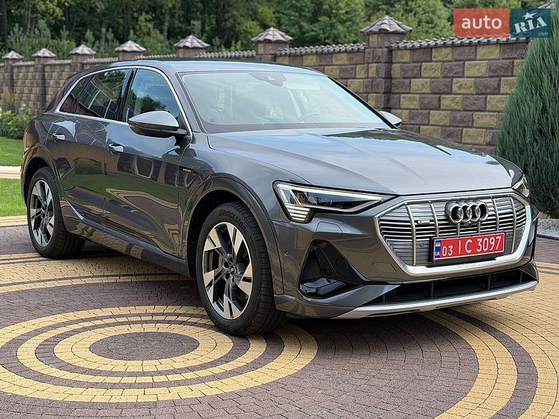 Позашляховик / Кросовер Audi e-tron 2022 в Луцьку