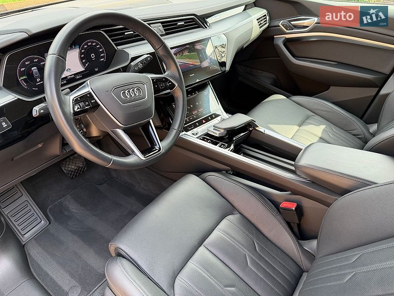 Позашляховик / Кросовер Audi e-tron 2022 в Луцьку