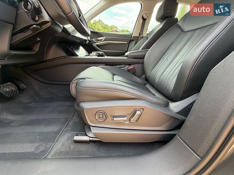 Позашляховик / Кросовер Audi e-tron 2022 в Луцьку