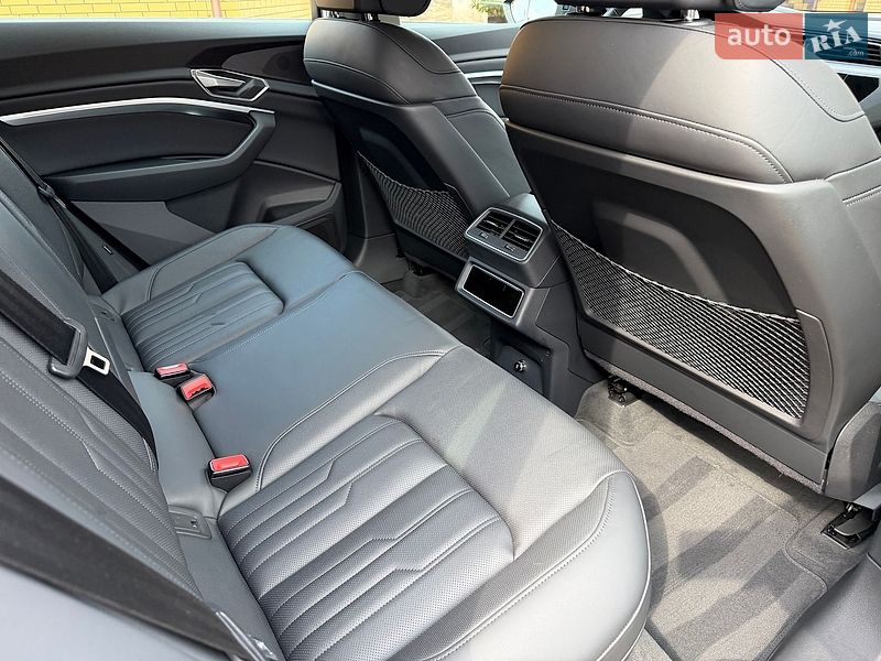 Позашляховик / Кросовер Audi e-tron 2022 в Луцьку
