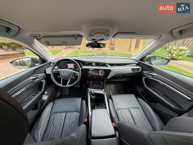 Позашляховик / Кросовер Audi e-tron 2022 в Луцьку