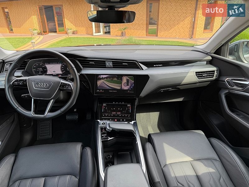 Позашляховик / Кросовер Audi e-tron 2022 в Луцьку