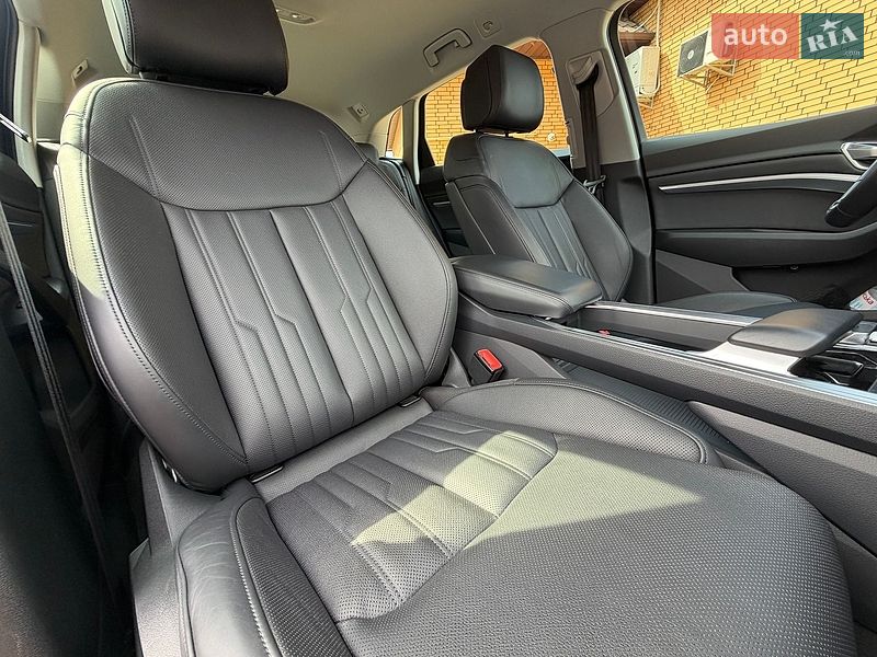 Позашляховик / Кросовер Audi e-tron 2022 в Луцьку