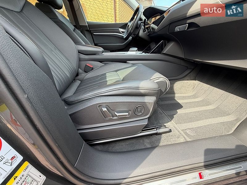 Позашляховик / Кросовер Audi e-tron 2022 в Луцьку
