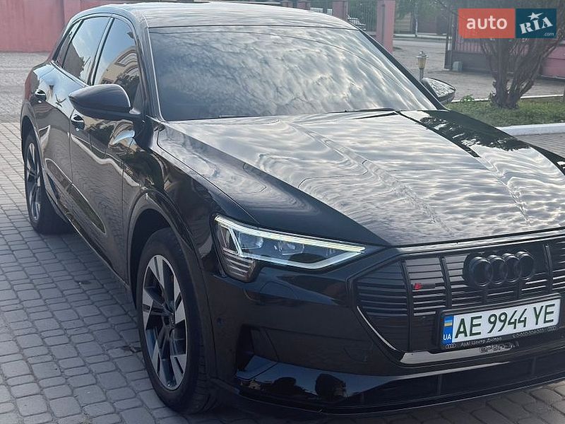 Audi e-tron, фото з оголошення