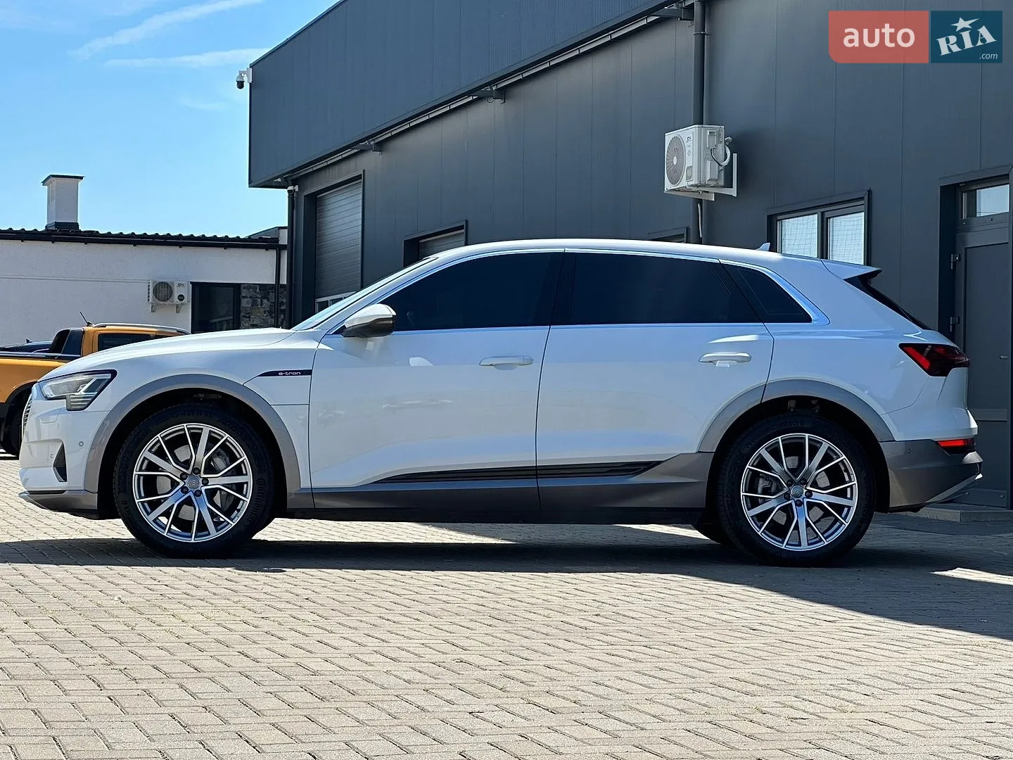 2019 Audi e-tron - мініатюра 11