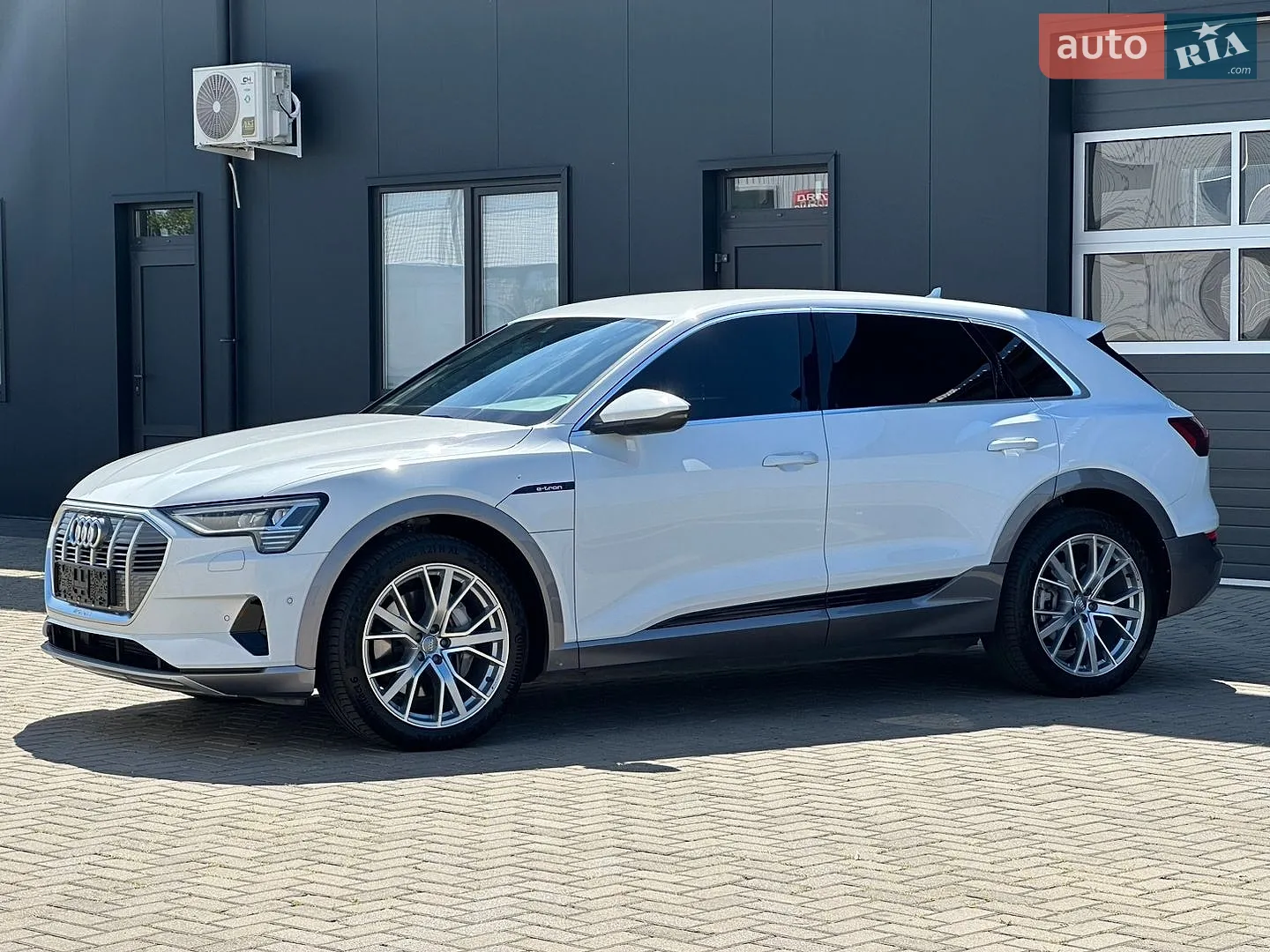 2019 Audi e-tron - мініатюра 10