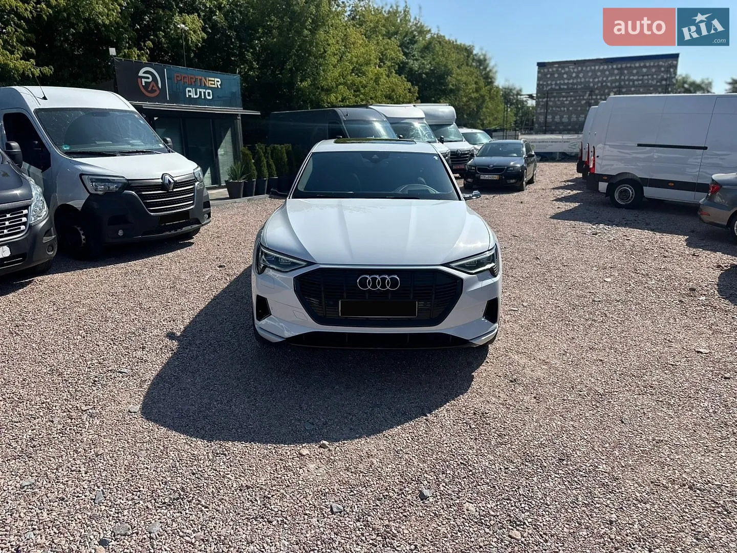 2019 Audi e-tron - мініатюра 2