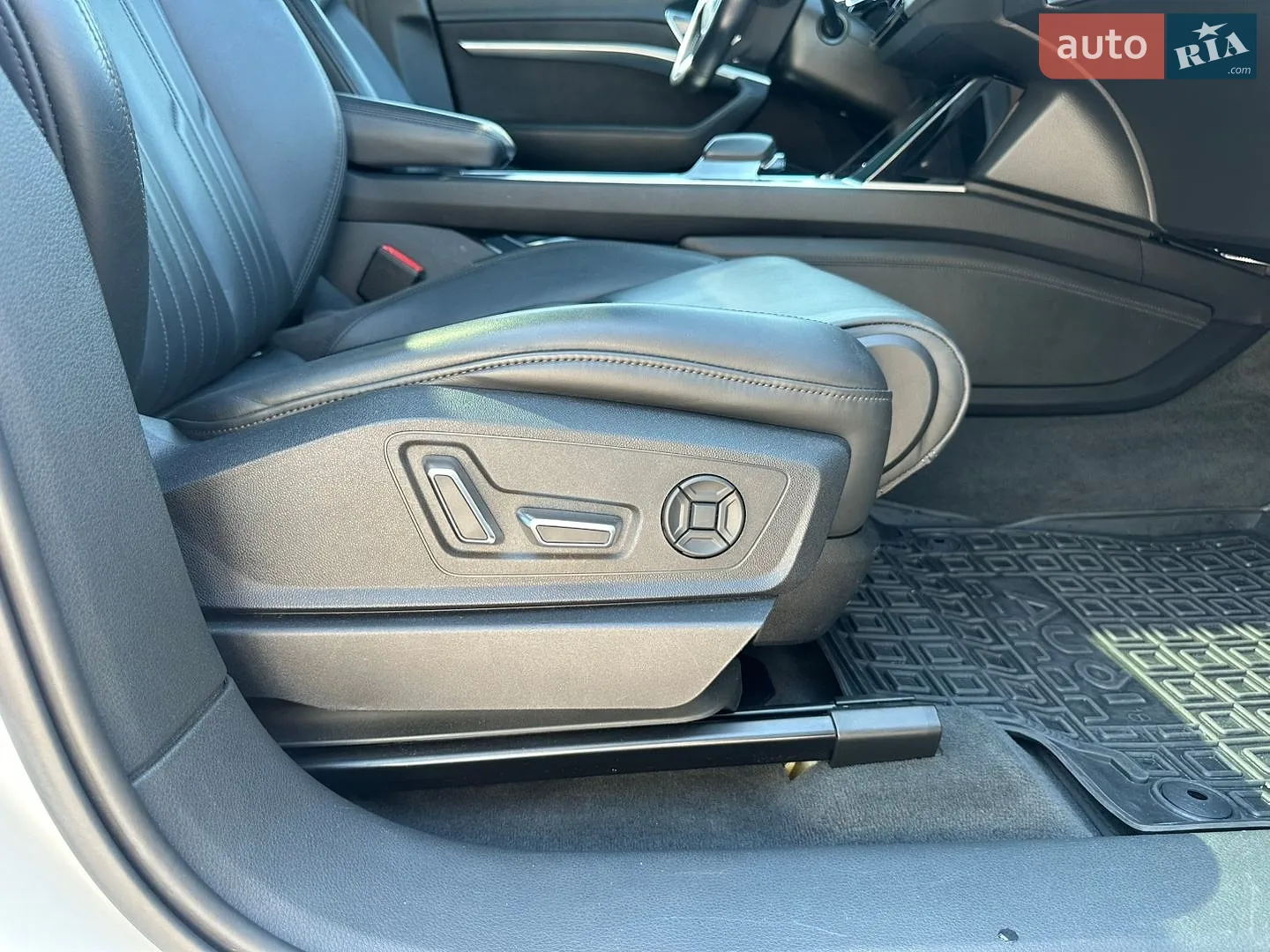 2019 Audi e-tron - мініатюра 38