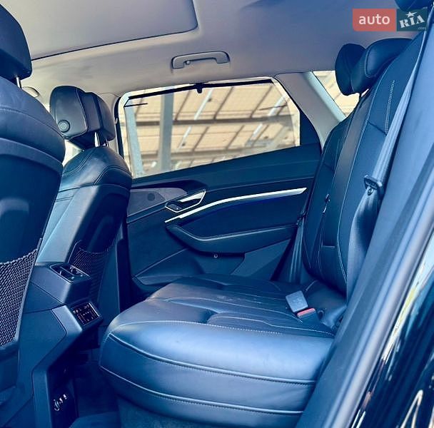 Внедорожник / Кроссовер Audi e-tron 2019 в Львове