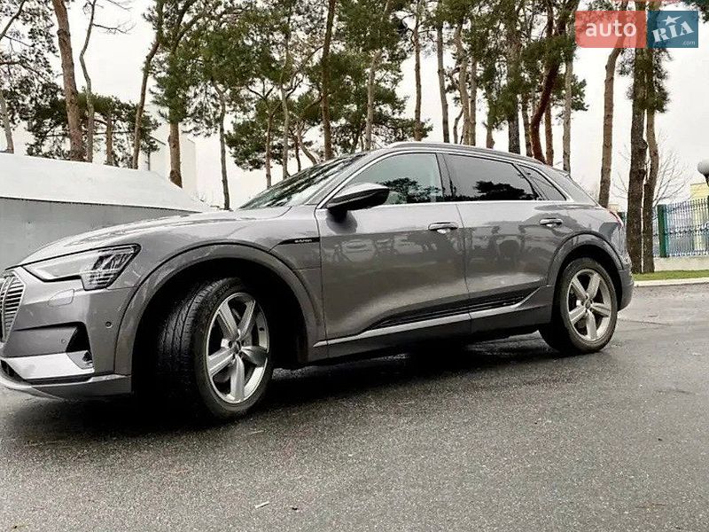 Audi e-tron, фото з оголошення