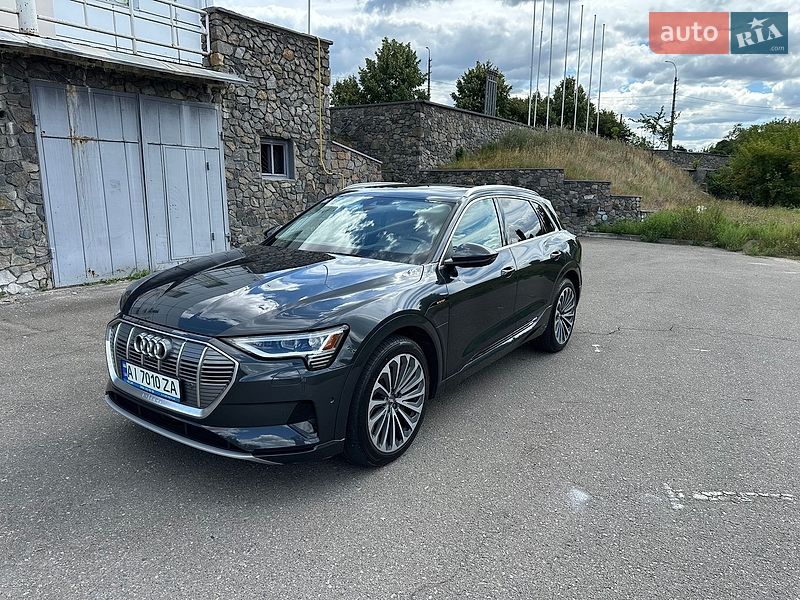 Audi e-tron, photos from the listing