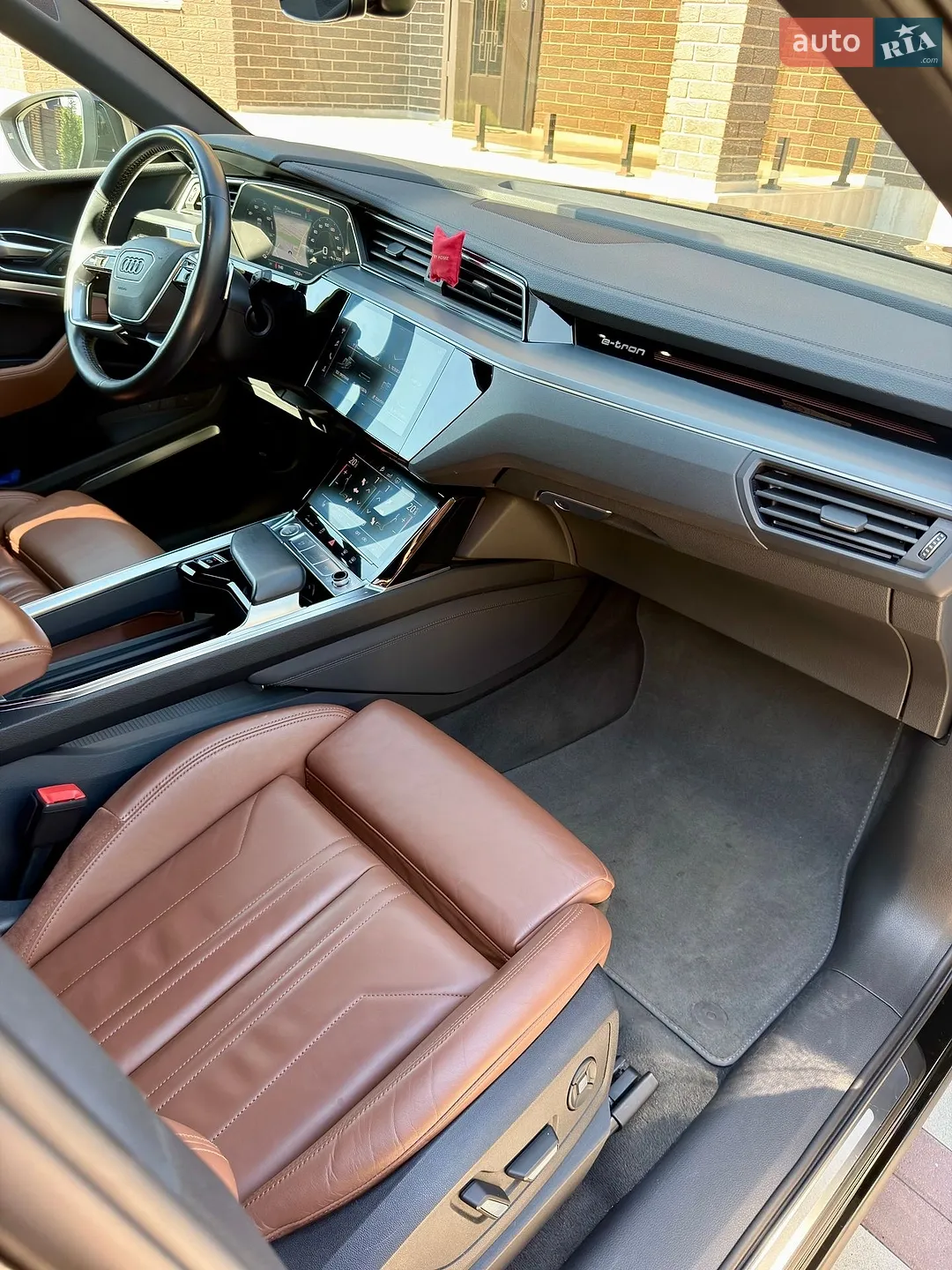 2020 Audi e-tron - мініатюра 11