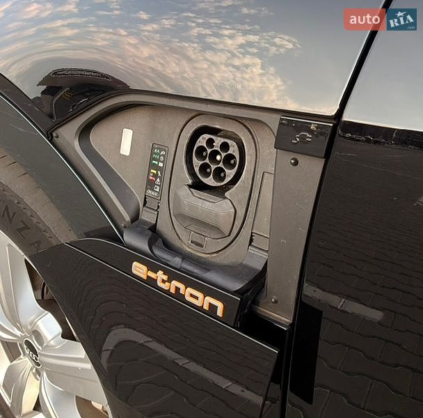 Позашляховик / Кросовер Audi e-tron 2021 в Києві