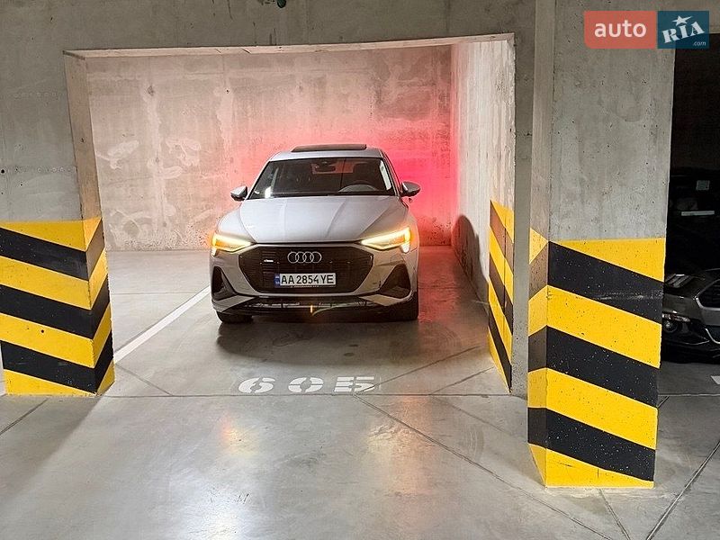Внедорожник / Кроссовер Audi e-tron 2021 в Киеве