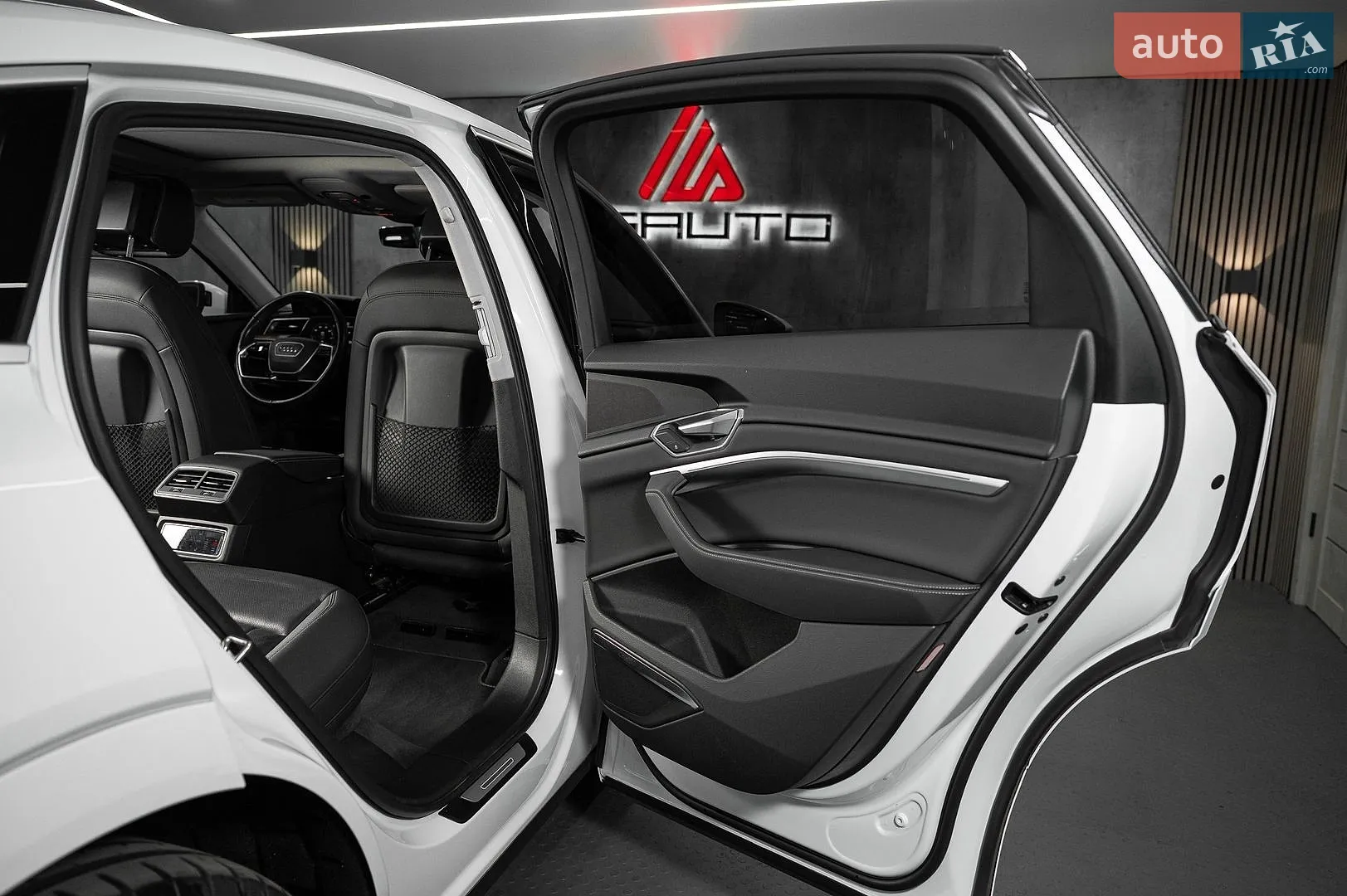 2020 Audi e-tron Sportback - мініатюра 30