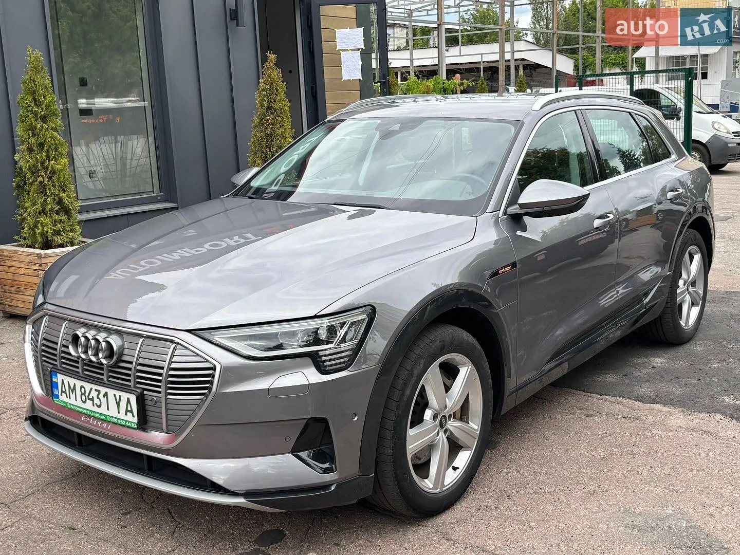 2020 Audi e-tron - мініатюра 2