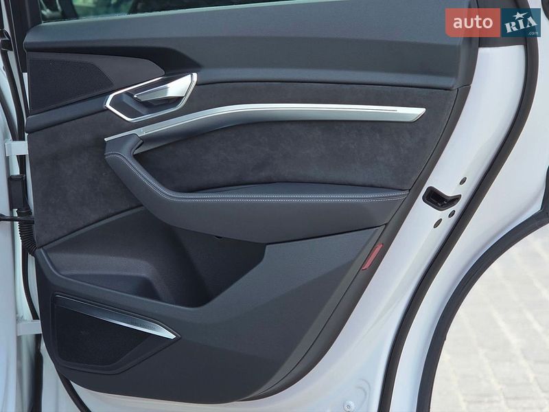 Позашляховик / Кросовер Audi e-tron 2019 в Рівному фото 19 Позашляховик / Кросовер Audi e-tron 2019 в Рівному