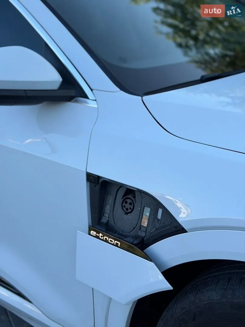 2021 Audi e-tron - мініатюра 21